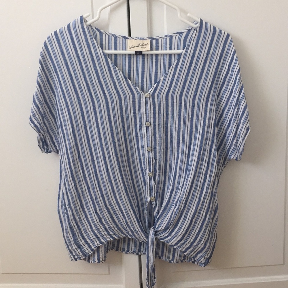 Universal threads tee